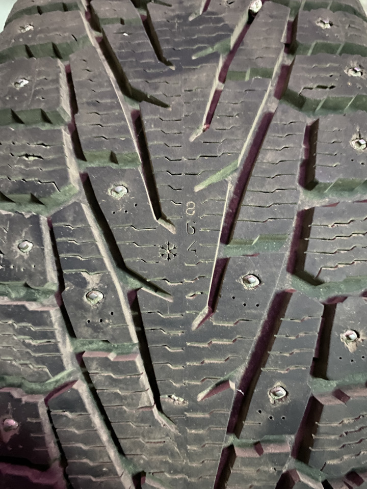 Шины зимние шипованные Nokian 235/75 R16 на Mercedes-Benz G-Class (W463 ...