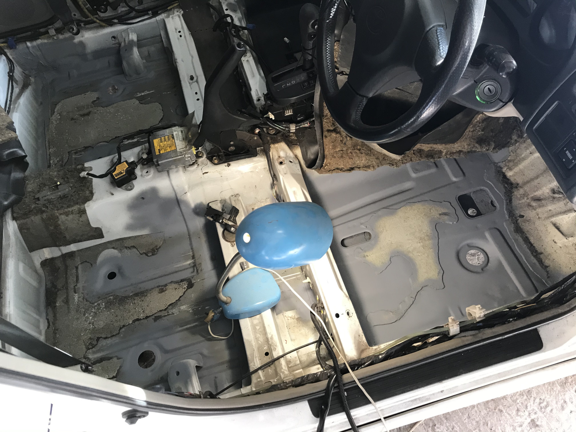 Про полы) — Toyota Caldina (210), 2 л, 1997 года | своими руками | DRIVE2