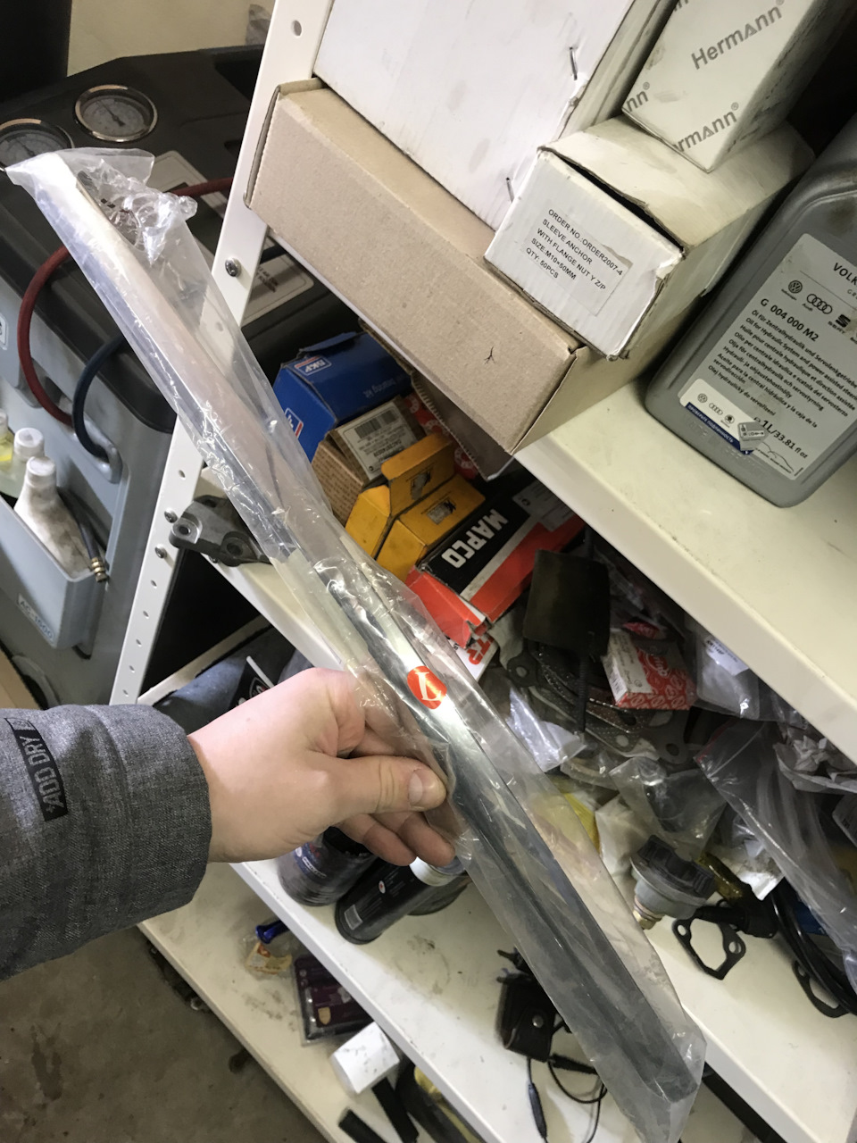 Фото в бортжурнале Audi A6 (C6). Запчасти на фото: G004000M2