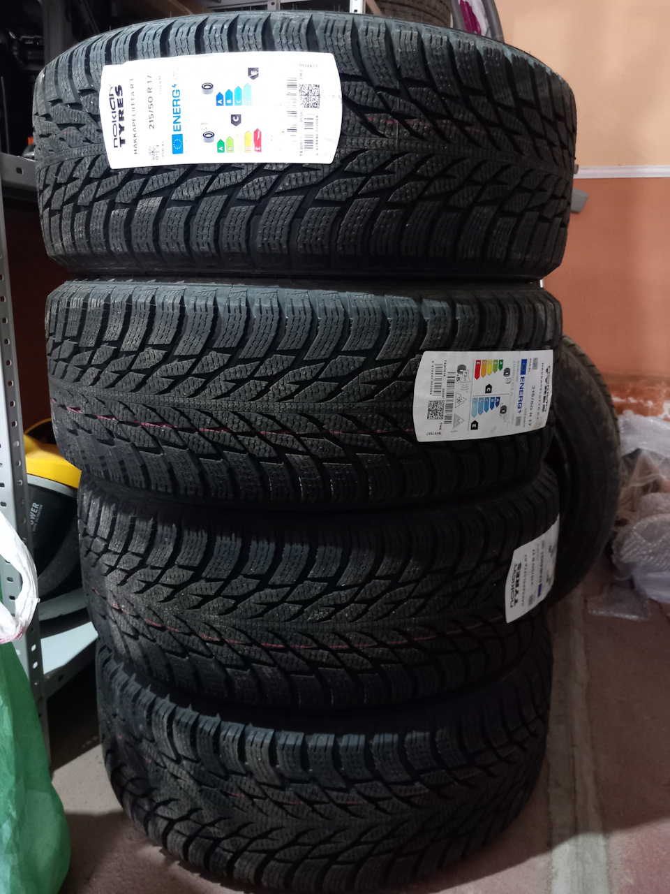 Зимние колеса. Nokian Hakkapeliitta R3 215/50 R17 Диски R17 от Форд ...