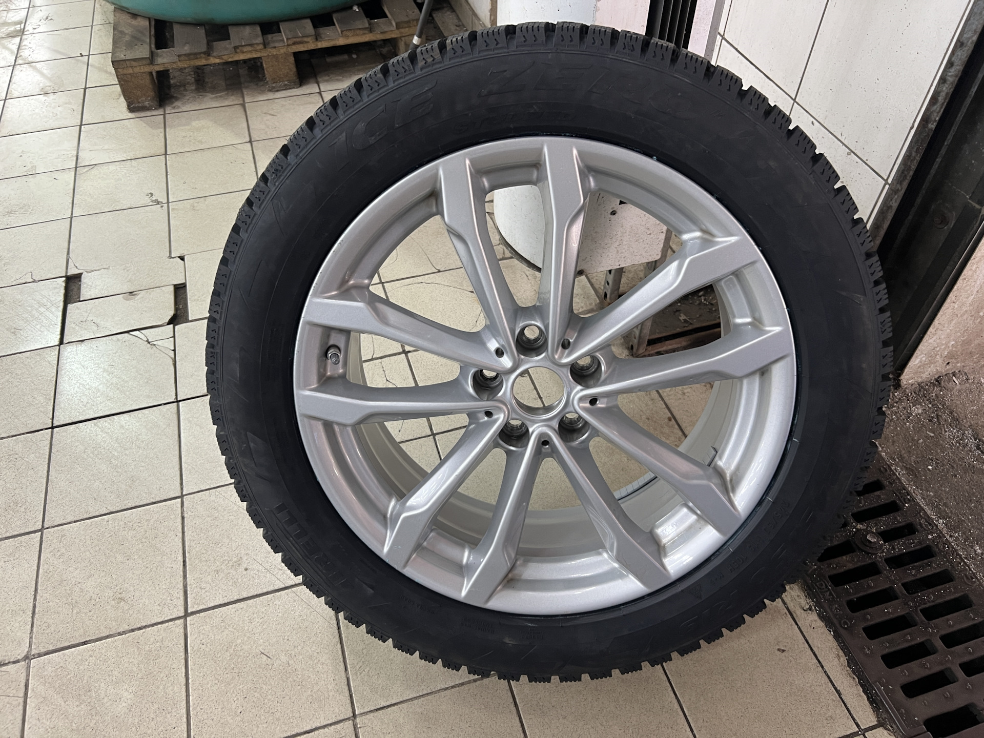 Готовь сани летом! Зимний комплект шин 245\50 R19 Pirelli Ice Zero на ...