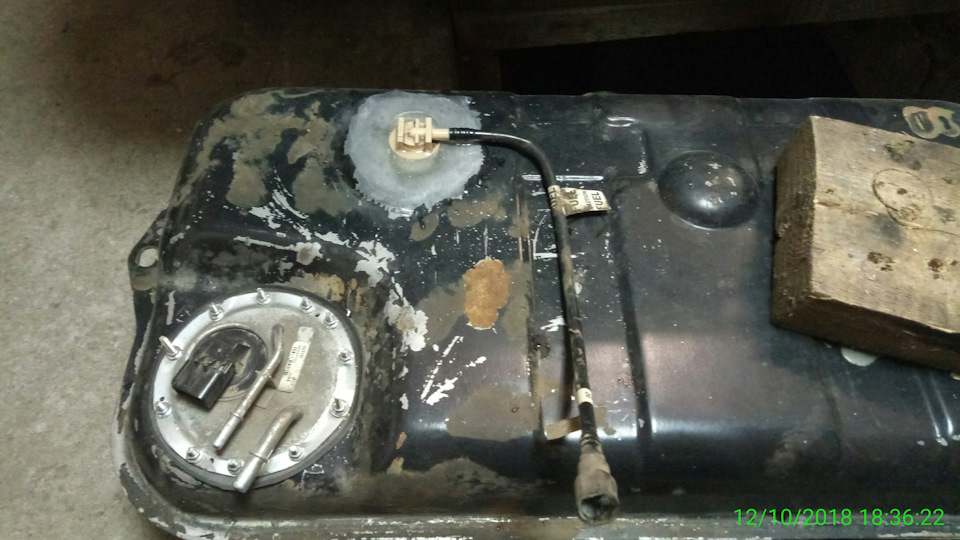 Твитеры в уголки зеркал — Volkswagen Polo Sedan, 1,6 л, 2012 года ...