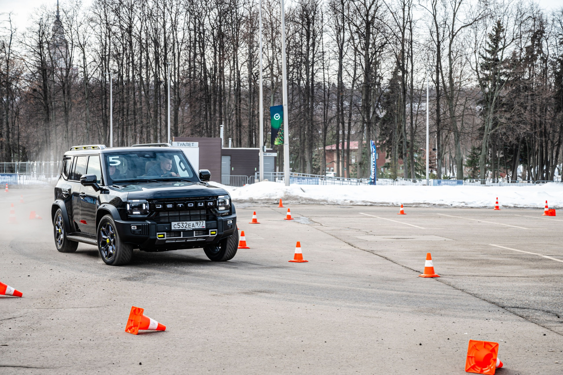 И вдруг на дороге появляется «лось». Как мы тестировали Jetour T2 на  испытательной площадке — «Тест-драйвы» на DRIVE2