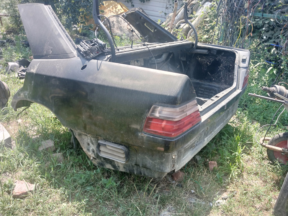 Ремонт кузова мерседес 124. 124 двигатель в разборе. Разобранная морда таврии. W124 разбор консольная панель). Разборка 124 мерседес в днр донецке.