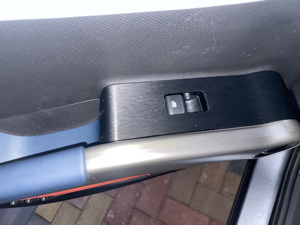 Поклеил виниловую пленку на элементы салона — BYD Yuan Plus, 2023 года ...