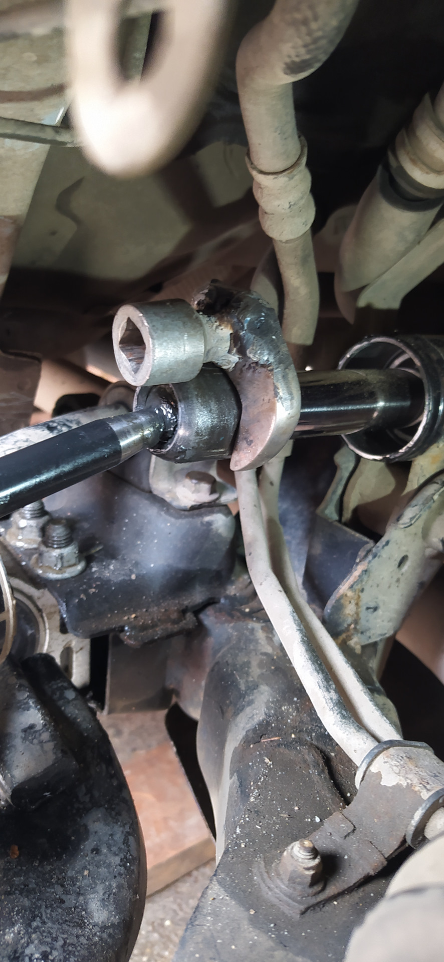 Рулевые тяги и наконечники снять/поставить — Chevrolet Captiva (1G), 2 ...