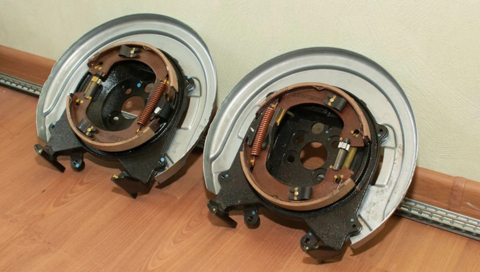 Развалились колодки ручника, заклинило колесо. — ГАЗ Сайбер, 2,4 л ...