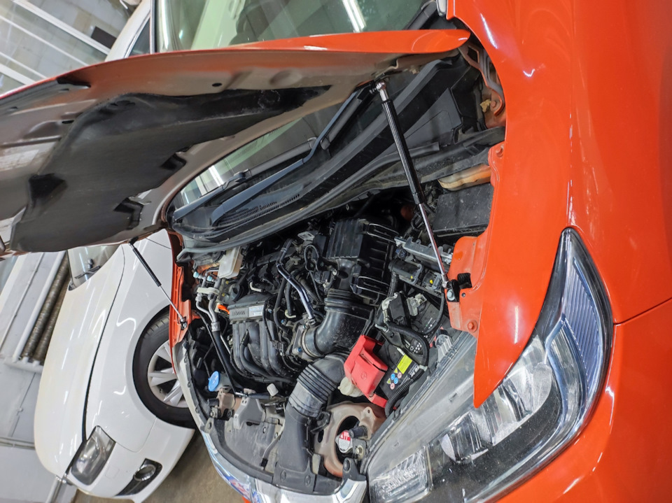 Газовые упоры под капот — Honda Fit (3G), 1,5 л, 2018 года | аксессуары ...