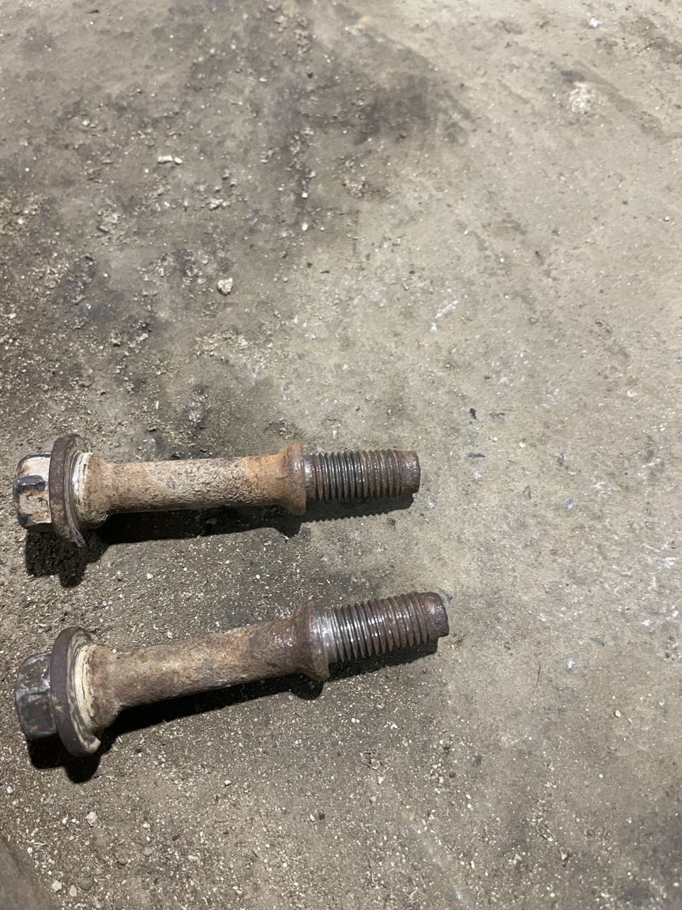 Болты и пружины оставил старые. Я просто их хорошенько прочистил, смазал и поставил на место. — Suzuki SX4 (1G)