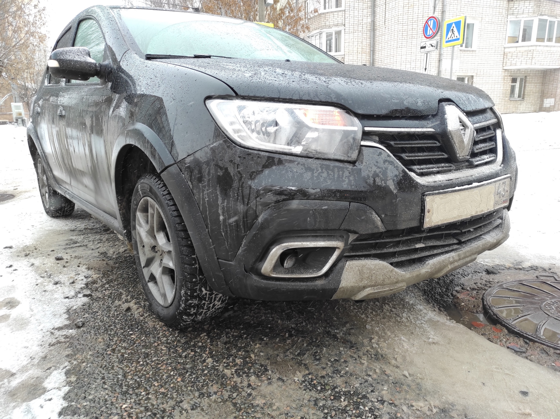 Неприятности — Renault Logan Stepway, 1,6 л, 2021 года | ДТП | DRIVE2