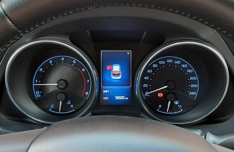 Приборная панель с цветным дисплеем на Toyota Auris (2G), Toyota ...