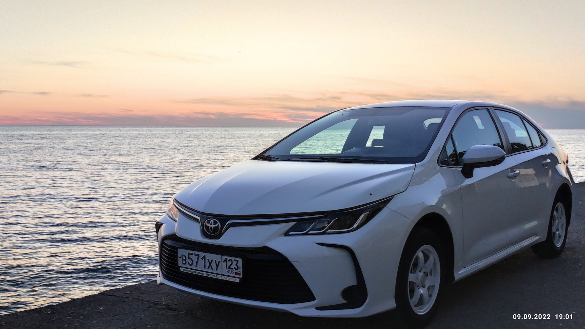 Королла хэтчбек 2022. Тойота королла 22 года. Toyota corolla 2019. Toyota corolla белый 2022. Тойота королла хэтчбек 2022 года.