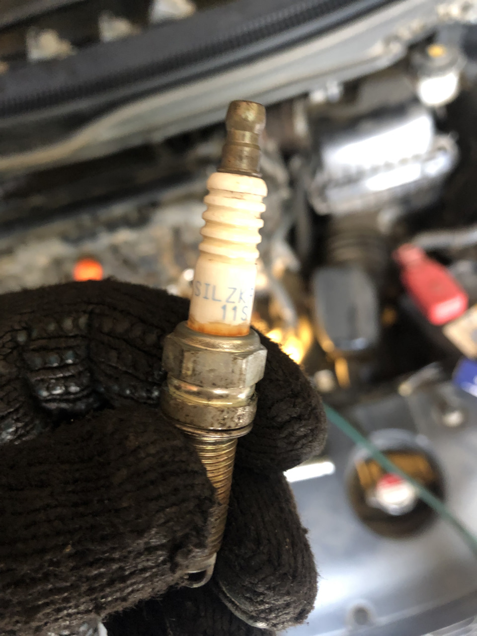 Регулировка клапанов и замена свечей зажигания — Honda Civic 4D (9G), 1 ...