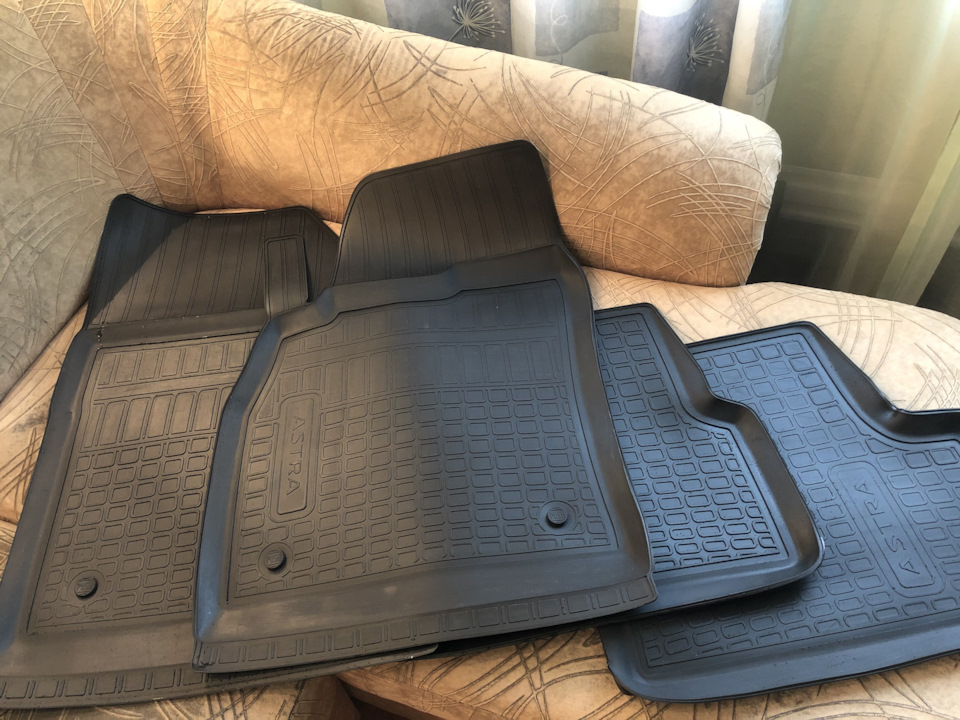 Новые полиуретановые ковры салона — Opel Astra J GTC, 1,4 л, 2015 года ...