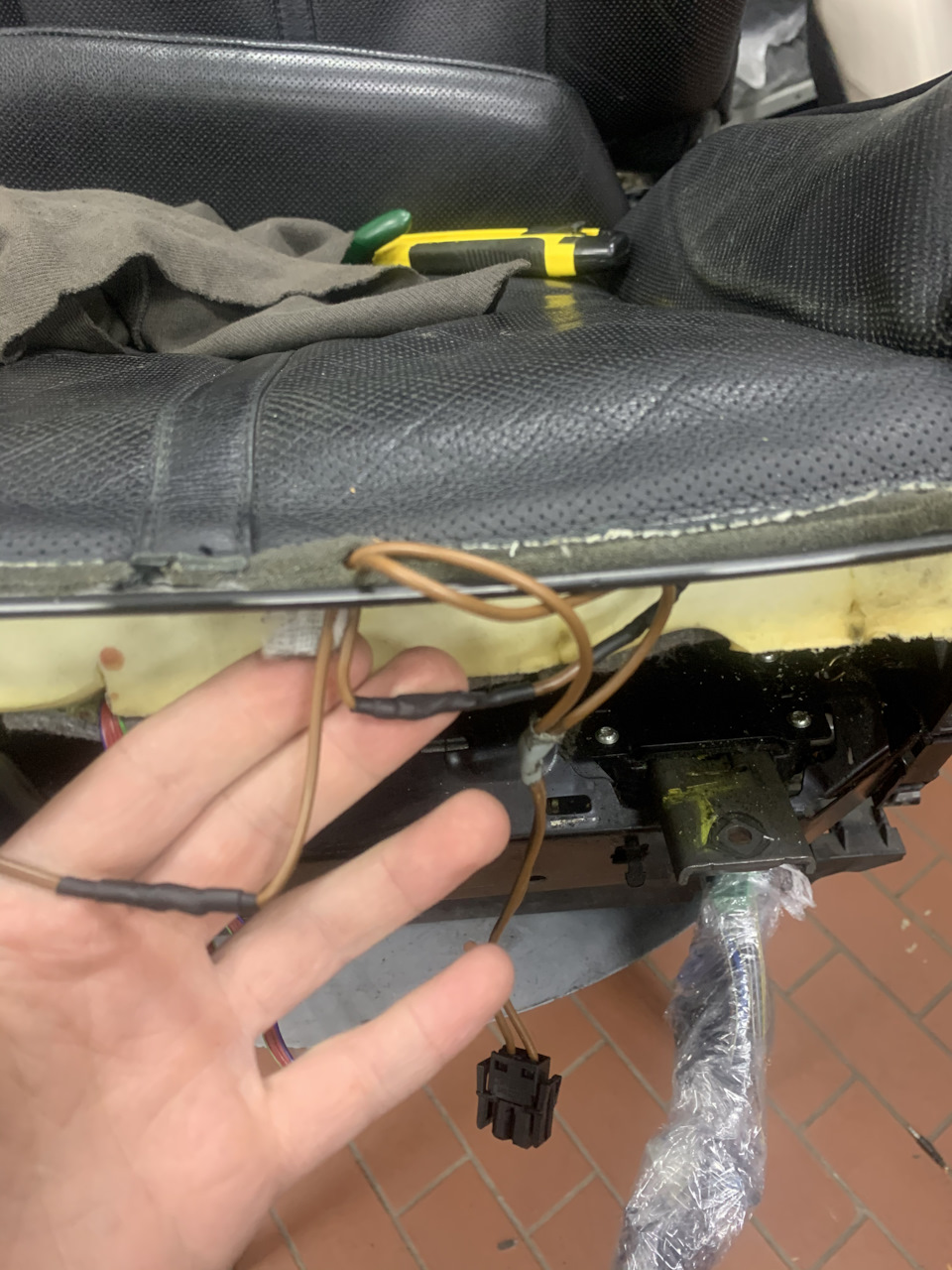 Ремонтируем. Отрезаем обгоревший кусок. Наращиваем, спаиваем, изолируем. — BMW 7 series (E65/E66)