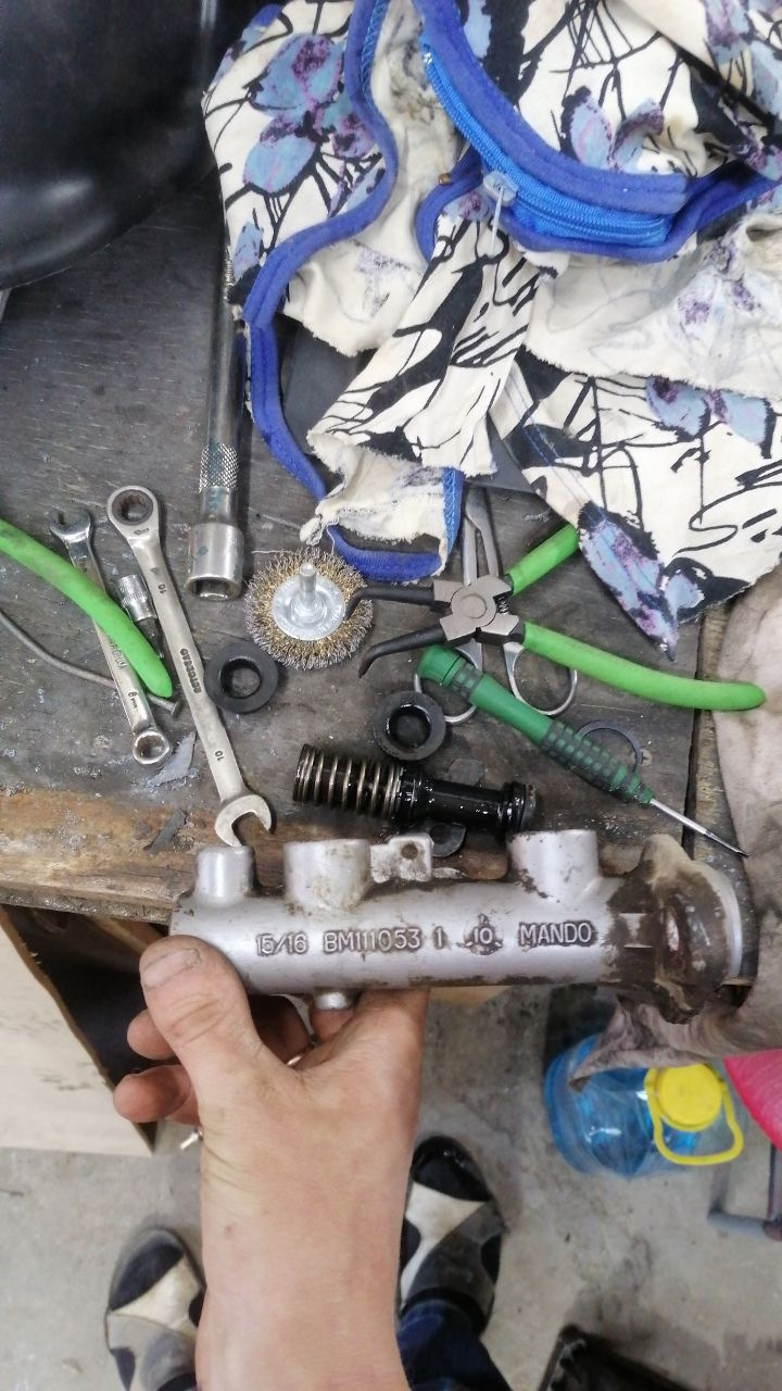 Провалилась педаль тормоза — Hyundai Elantra (3G), 1,6 л, 2001 года ...