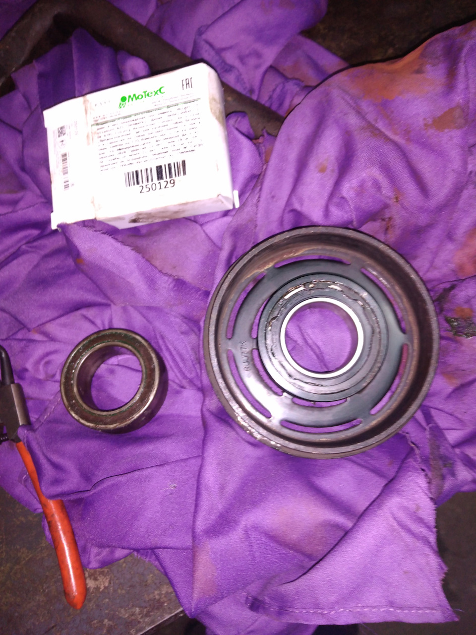 Замена подшипника кондиционера и ремня ГУР — Volkswagen Sharan (1G), 2 ...