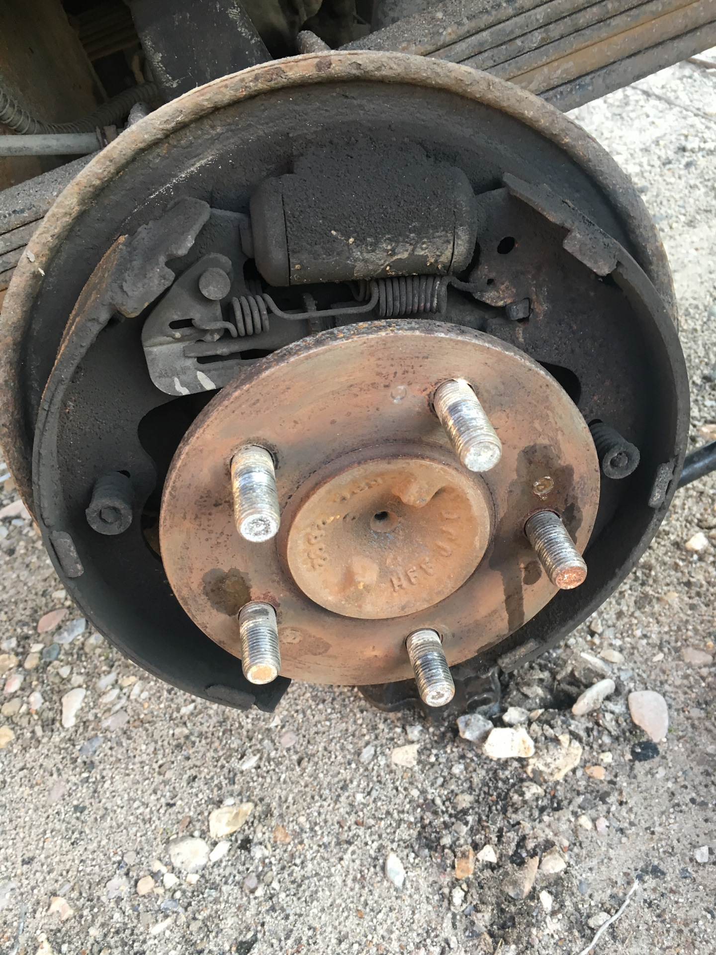 Задние тормоза портер. Хендай портер колодки задние. Задние колодки портер 1. Барабан тормозной задний портер 1. Задние тормоза портер.