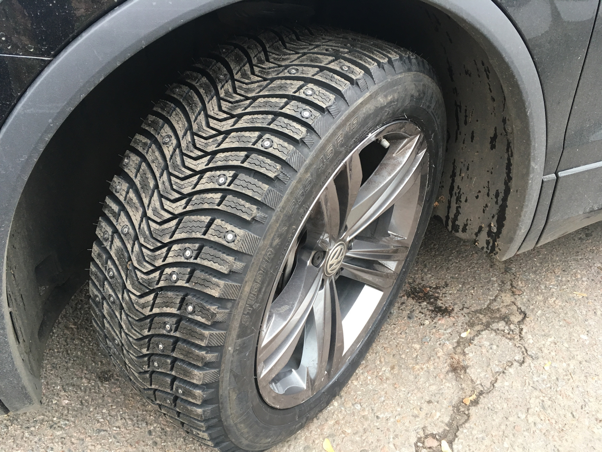 Шины тигуан. Michelin x-Ice North 255/45 r19. Колеса зимние Тигуан r19. Шины 255 50 19 на Тигуан. Шины Тигуан r19.