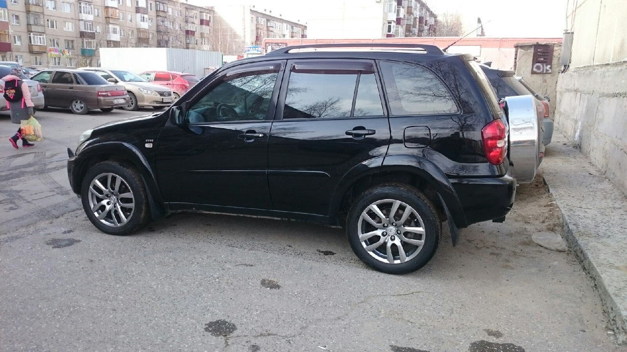 Диски toyota rav 4. 235/55 R18 Toyota rav4. Диски Toyota rav4 r18. Rav4 2 2004 r18. Тойота рав-4 2005 на 18 колесах.