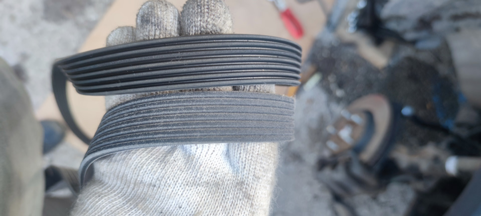 Замена ремня навесных агрегатов, обводного ролика и подшипника ролика ...