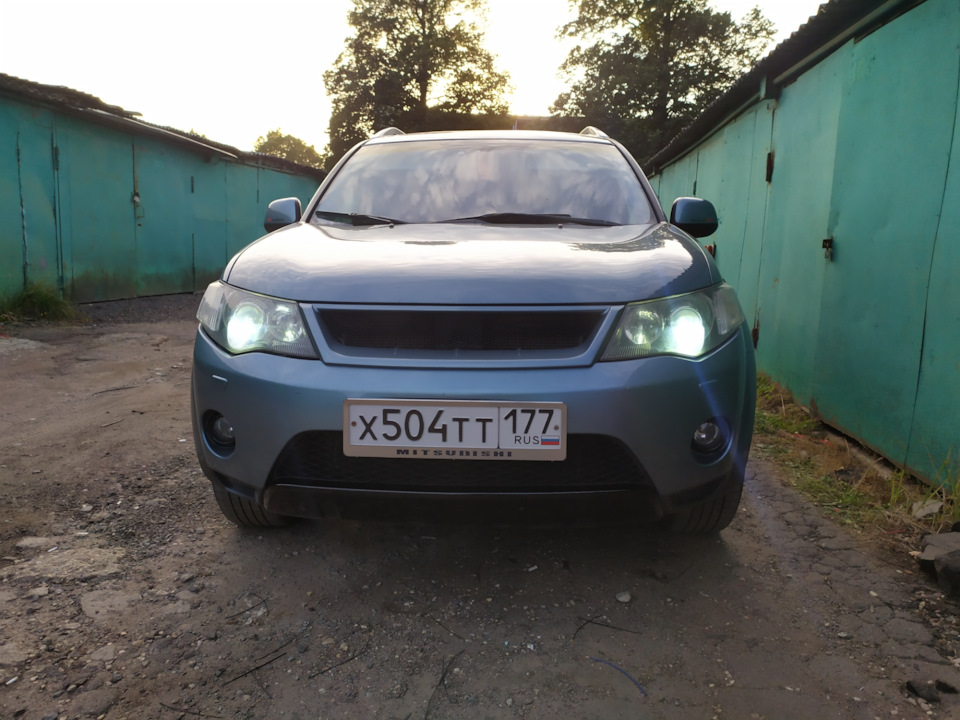 Погасли при Ближнем. — Mitsubishi Outlander XL