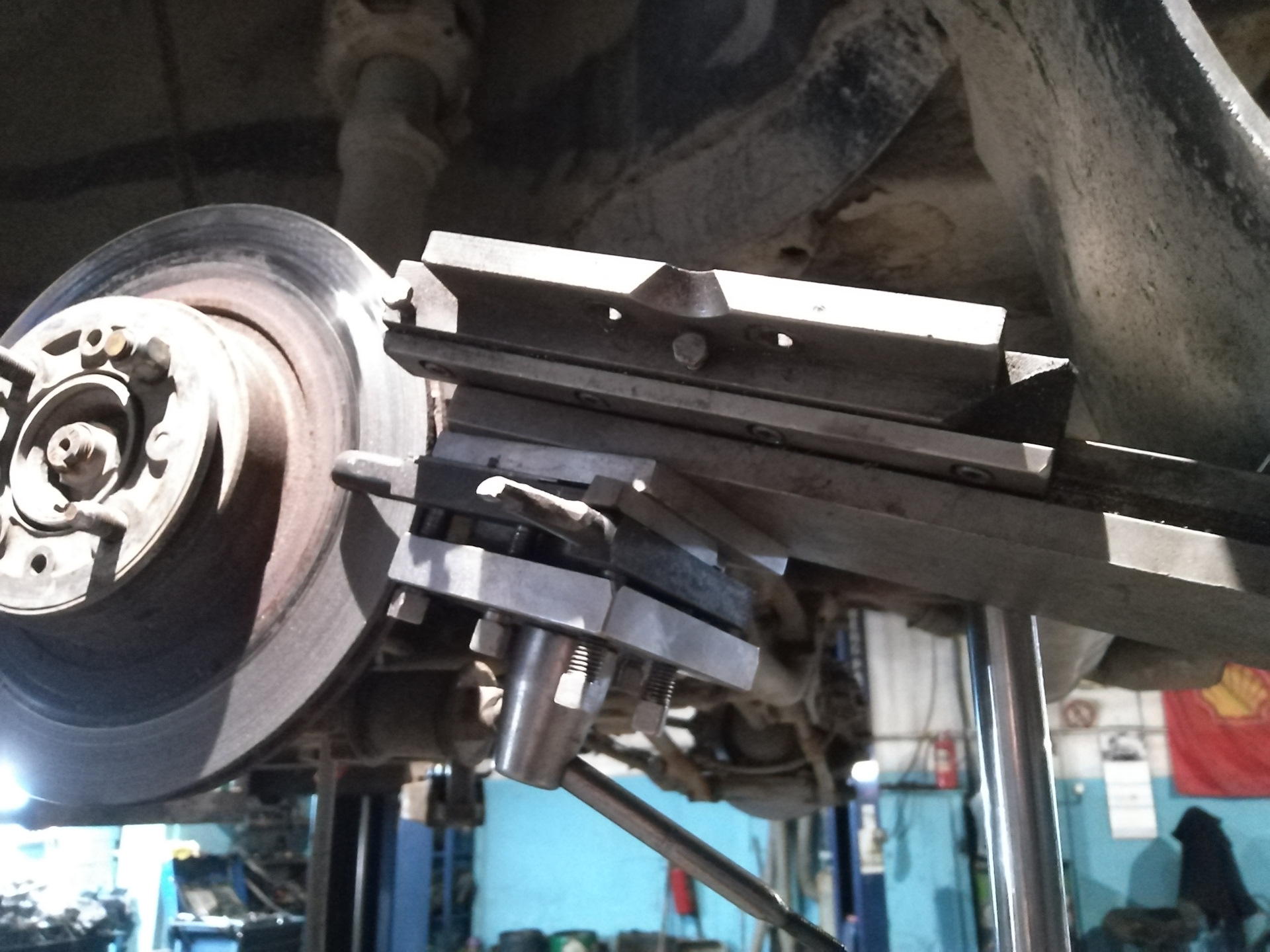 Проточка тормозных дисков без снятия — Lada 2108, 1,7 л, 1988 года ...