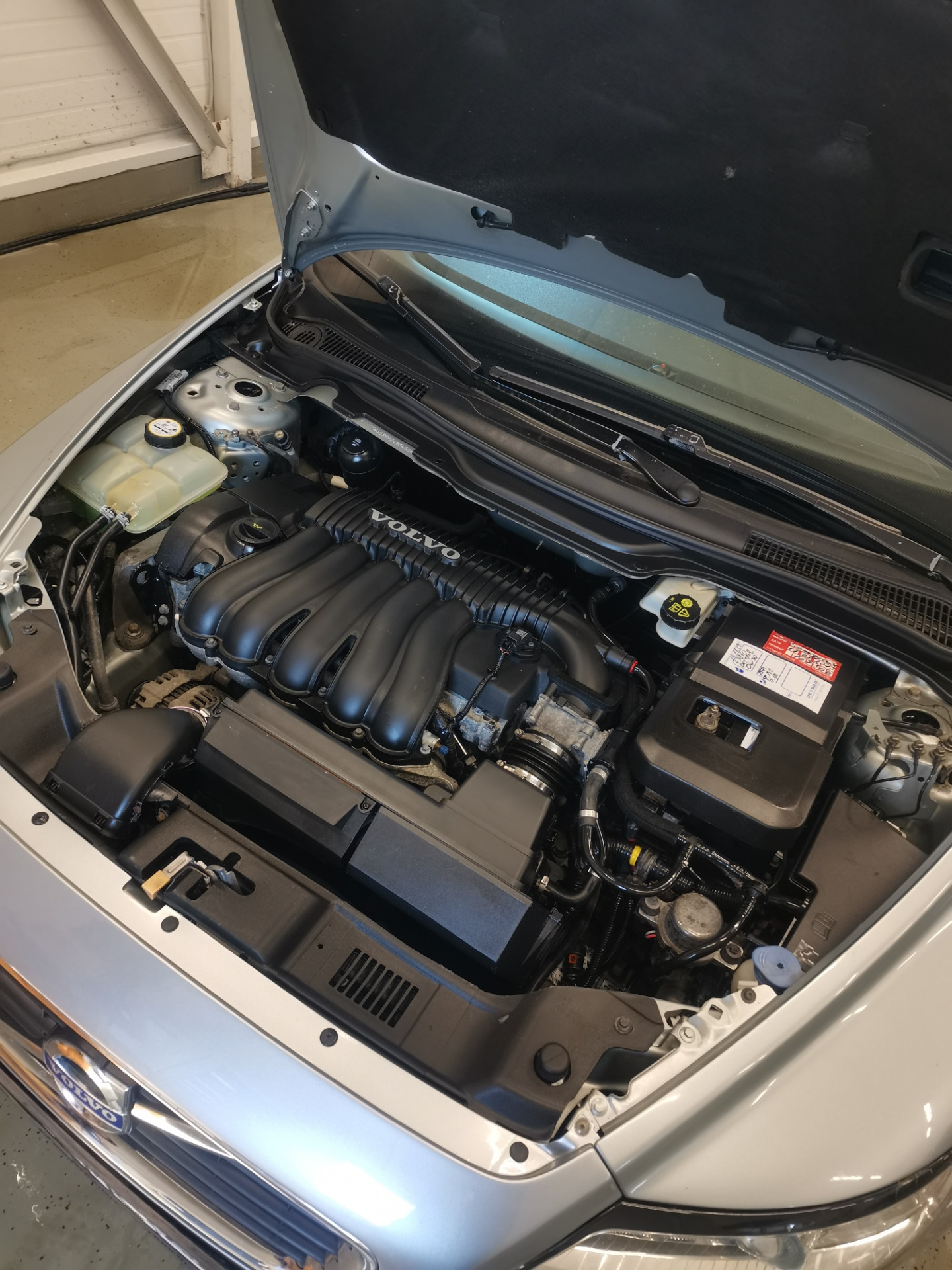 Детейлинг мойка двигателя — Volvo V50, 2,4 л., 2009 года | мойка | DRIVE2