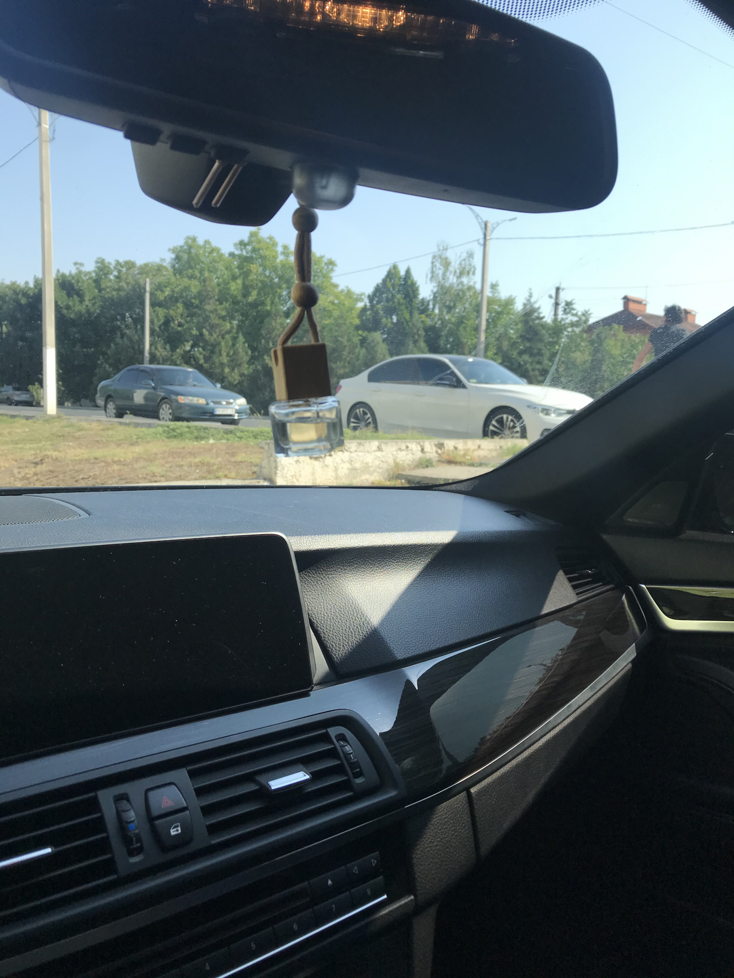 12-3-g30-bmw-5-series-f10-3