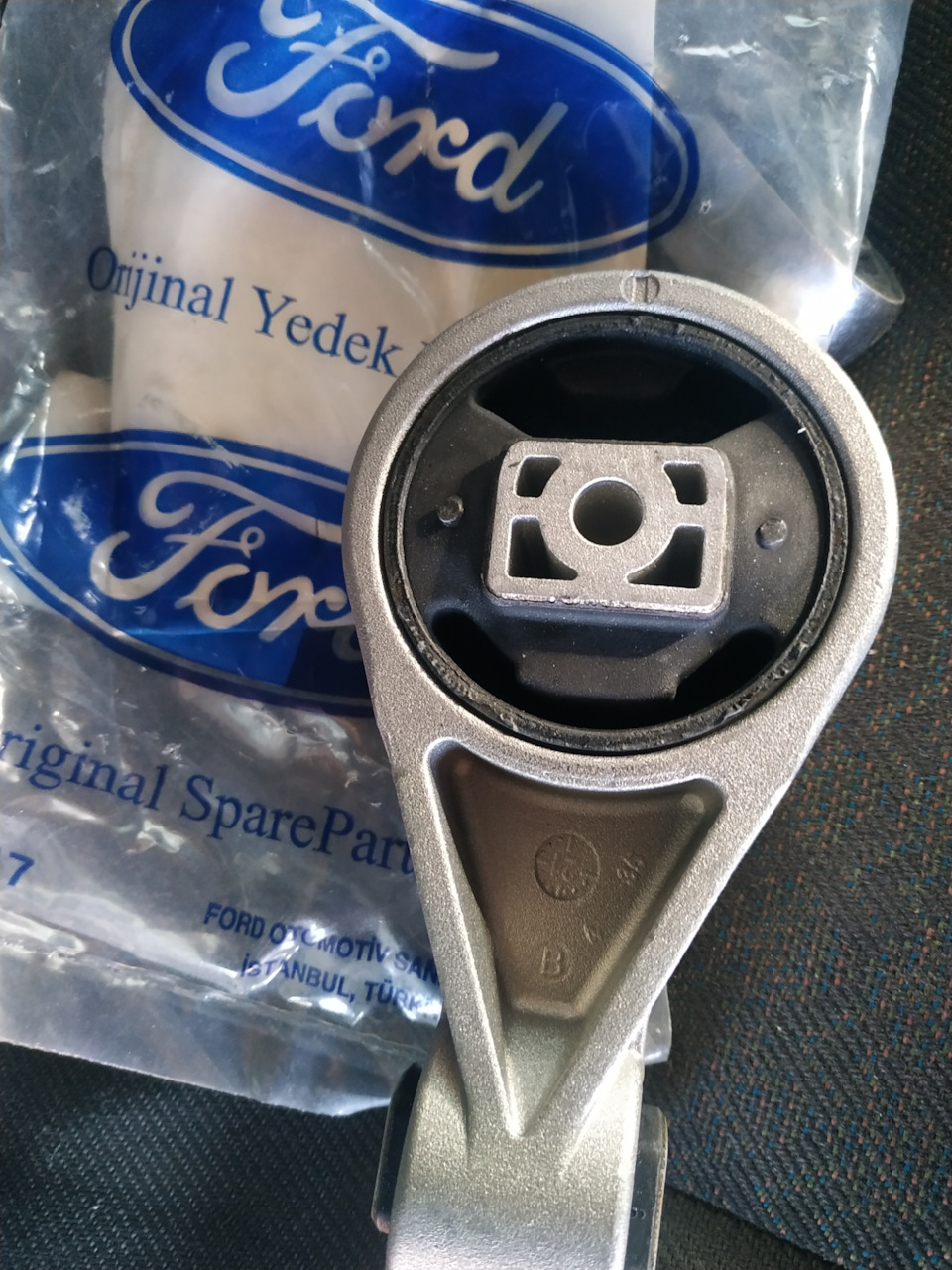Замена подушки кпп — Ford Transit Connect, 1,8 л, 2003 года | поломка ...