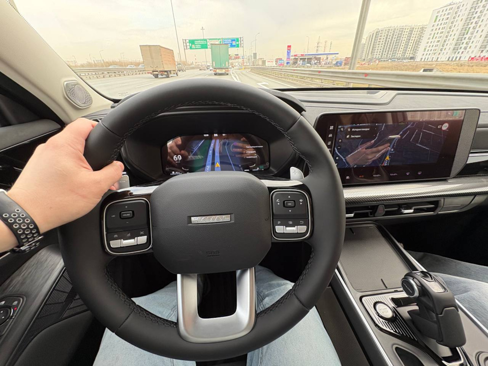 Пропорции руля если что нормальные, просто снято на ширик. — Haval H3