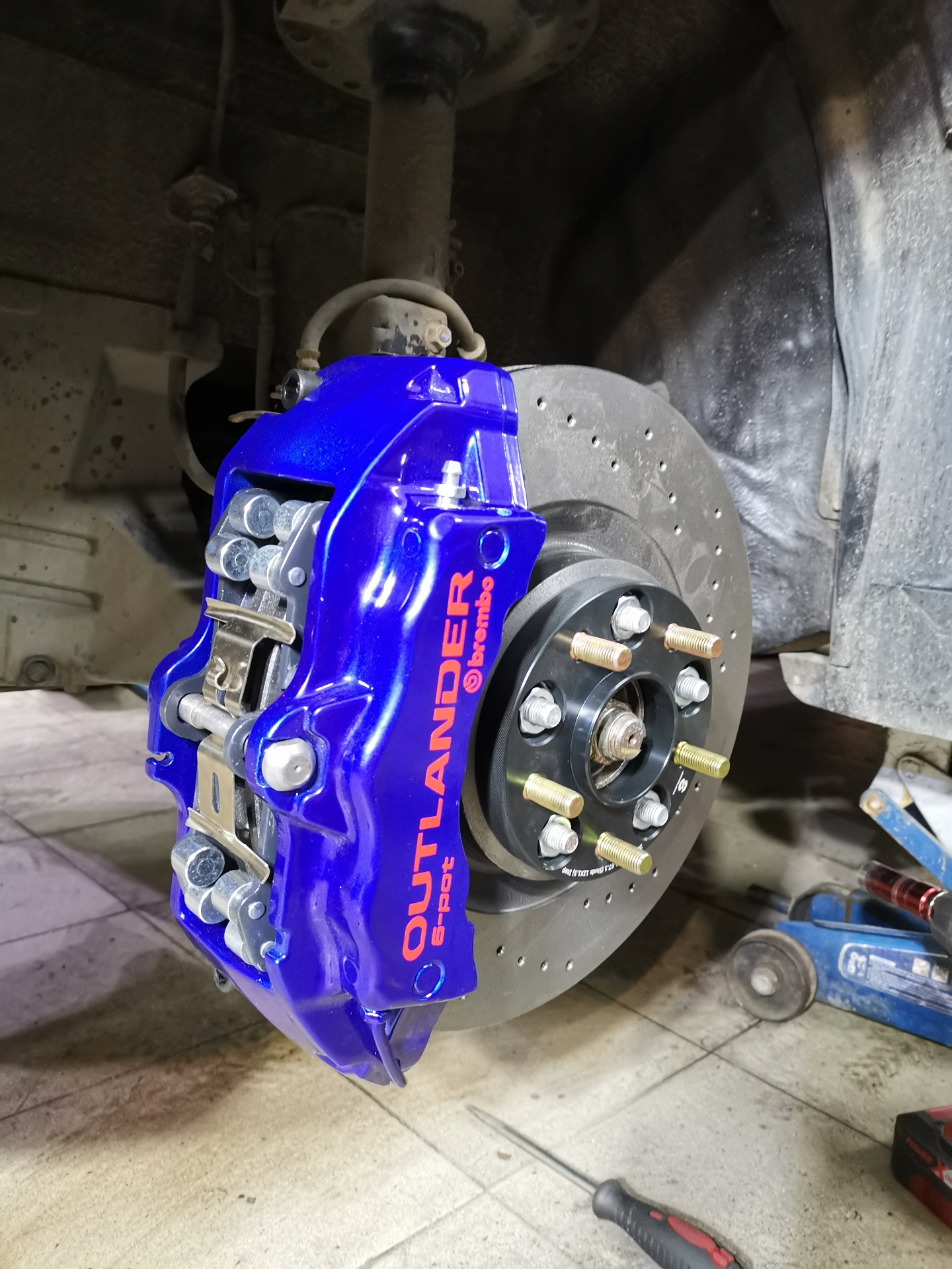 Передние 6-ти поршневые тормоза Brembo 345/32 вместо заводских — Mitsubishi  Outlander (3G), 3 л, 2019 года | тюнинг | DRIVE2