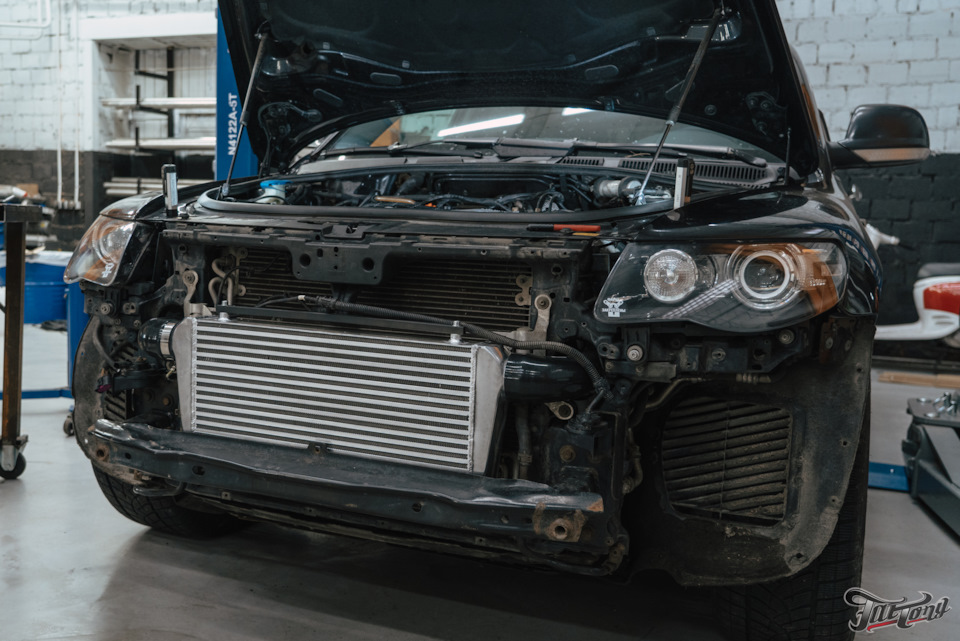 Установили фронтальный интеркулер на Volkswagen Touareg — FatTony на DRIVE2