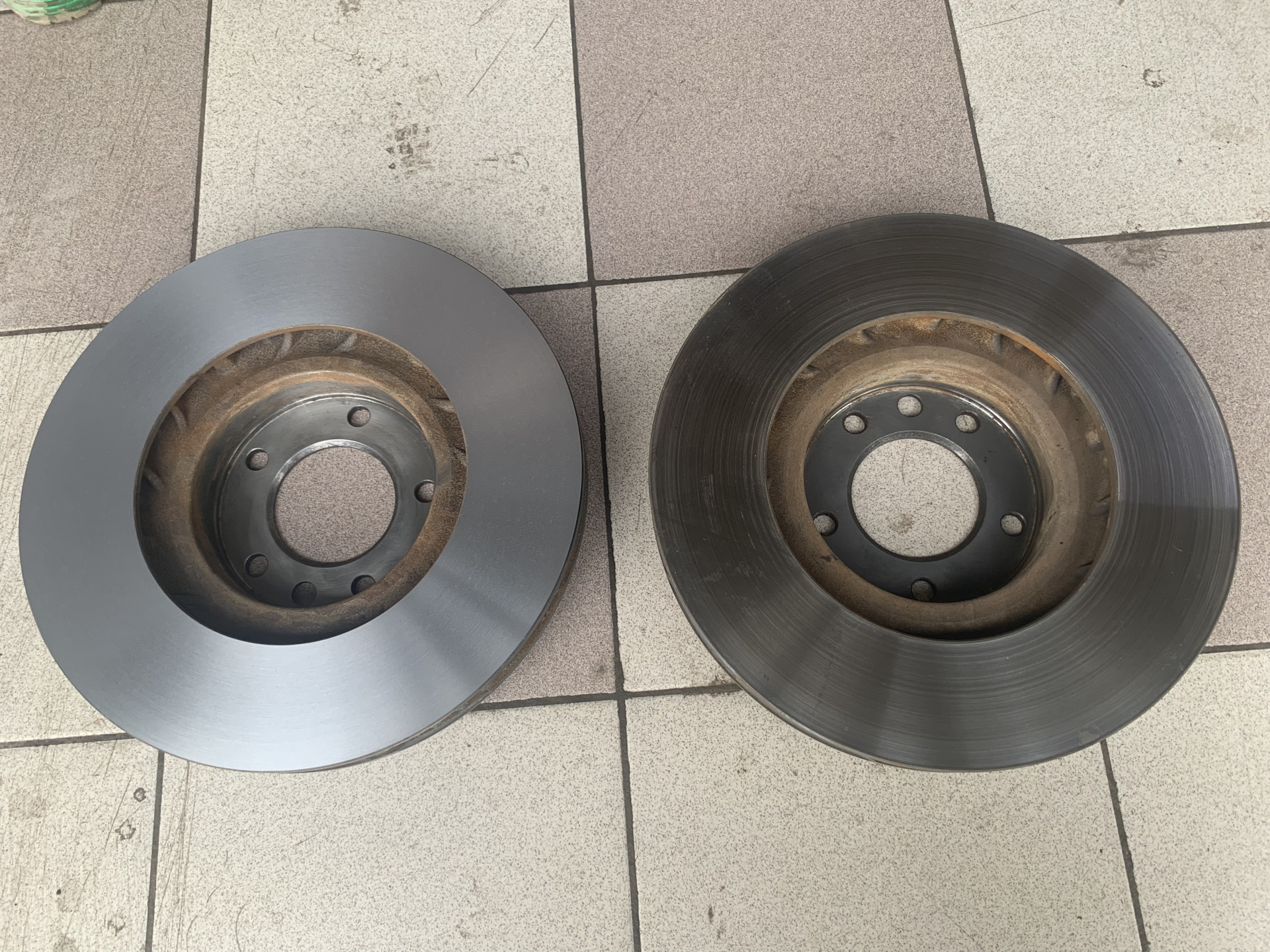 Перегрел тормозные диски — Porsche Cayenne (2G) 958, 3 л, 2012 года ...