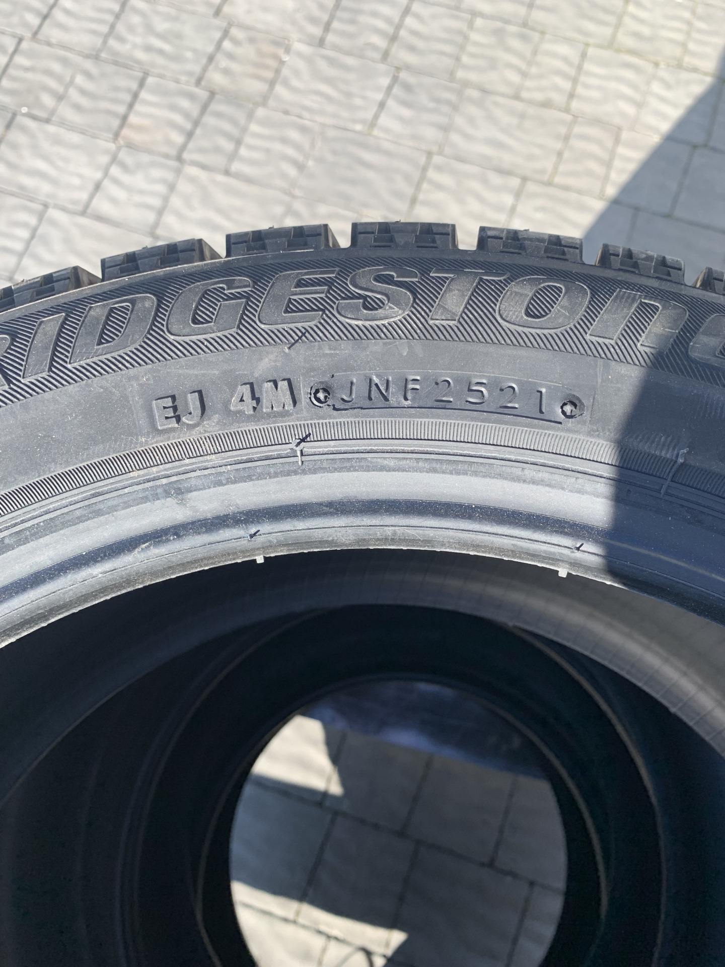 Maxxis 215 50 r17. Bridgestone Blizzak 215 50 r17. Bridgestone Blizzak VRX 215 50 17. Бриджстоун резина 215/50 r17 липучка. Bridgestone NEXTRY 215 50 r17.