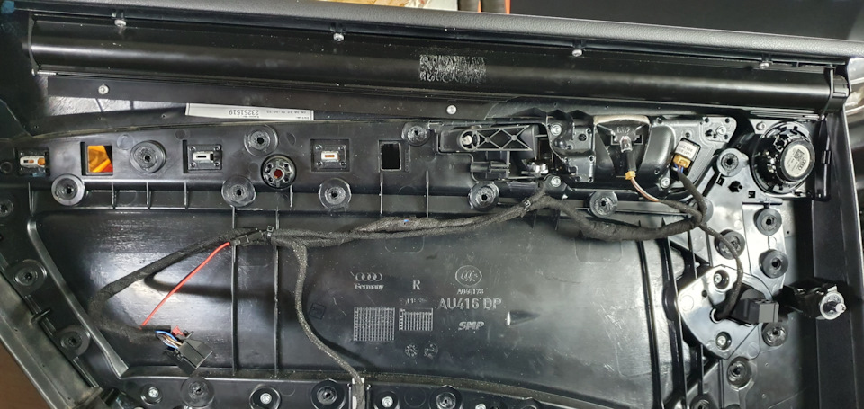 прикрепляем к общему жгуту — Audi Q5 (1G)