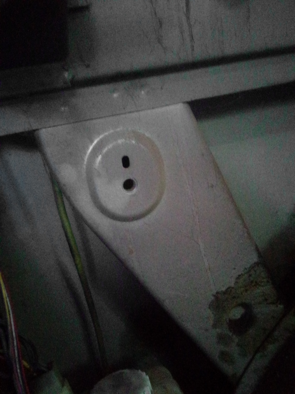 Левый — Lada 2120 Надежда