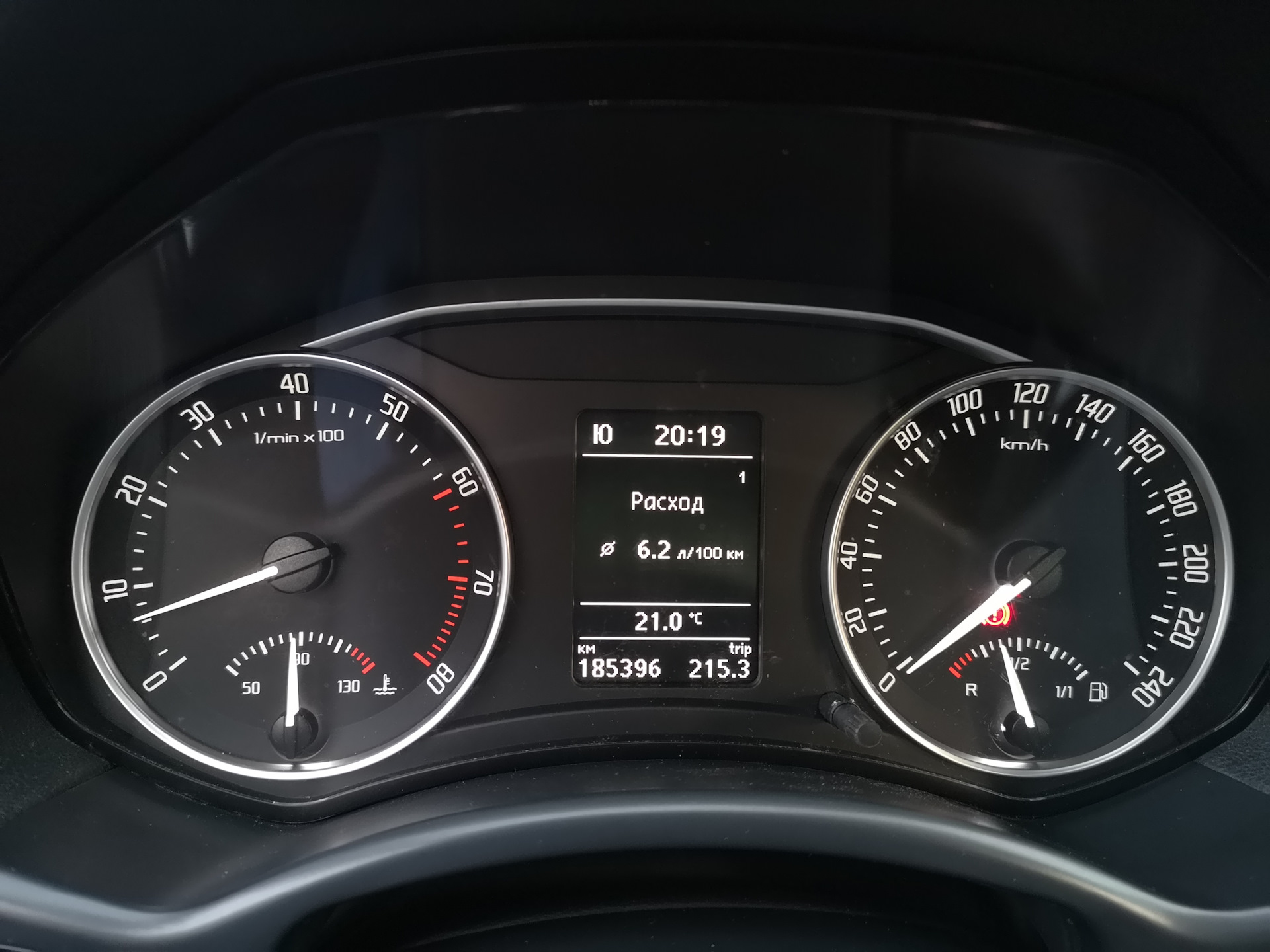 Check engine skoda octavia. Epc шкода рапид. Epc на а5. Epc на приборной панели ауди а6. Лампы epc octavia a5.