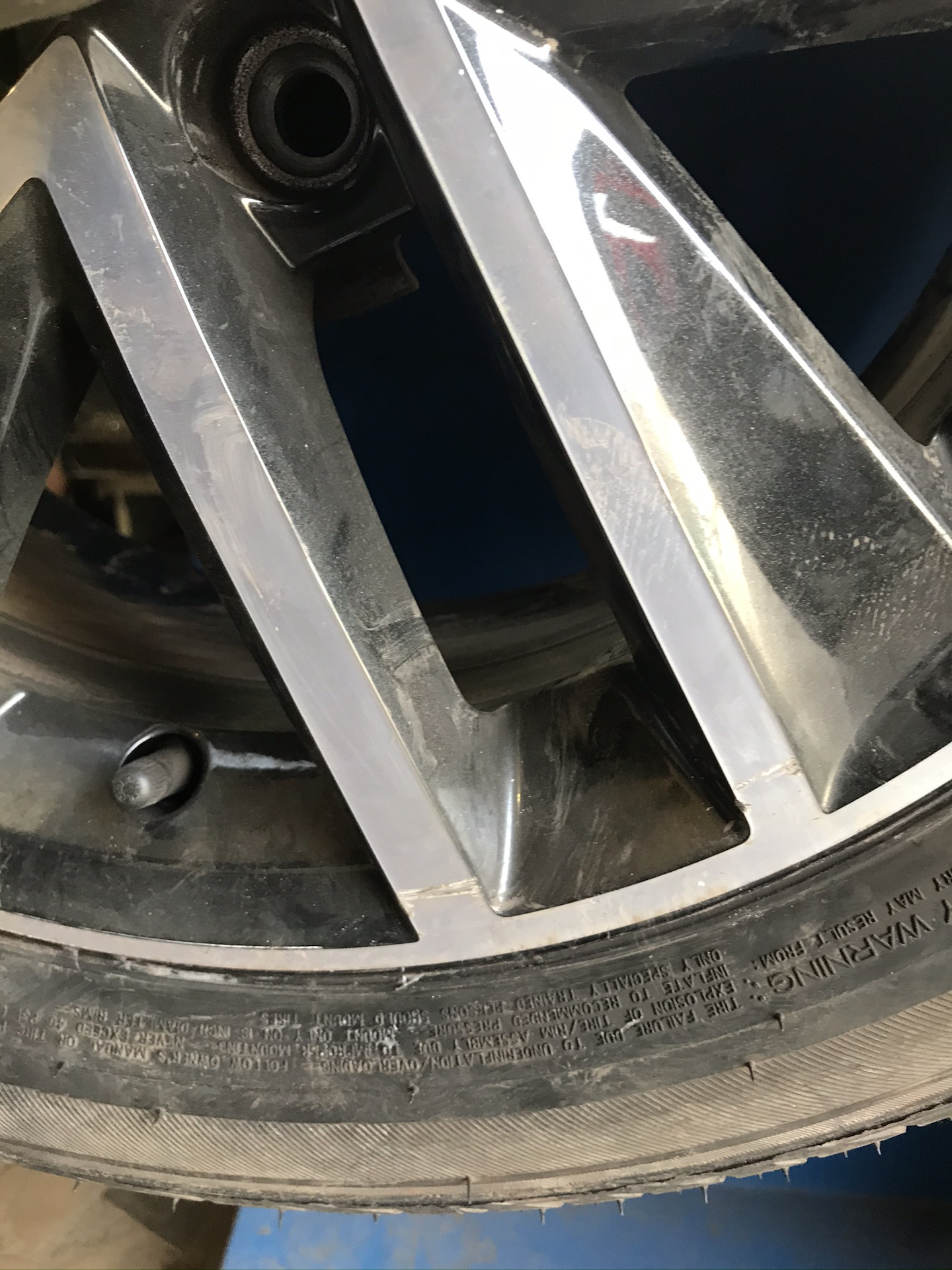 Как заклеить прокол в шине за 15 000 рублей! — Skoda Rapid (1G), 1,4 л ...