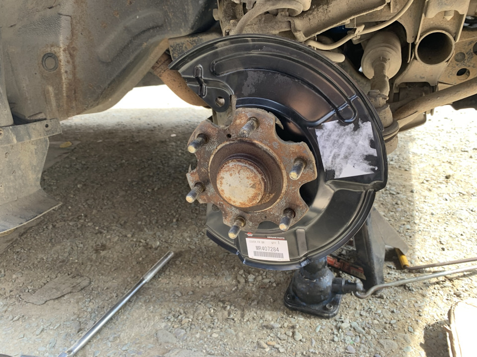 Сэкономил — значит заработал))) — Mitsubishi Pajero (3G). Запчасти на фото: MR407284