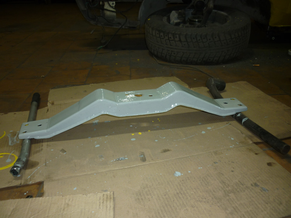 9. Поперечина (балка, траверса) коробки. — Москвич 2141, 3 л, 1991 года ...