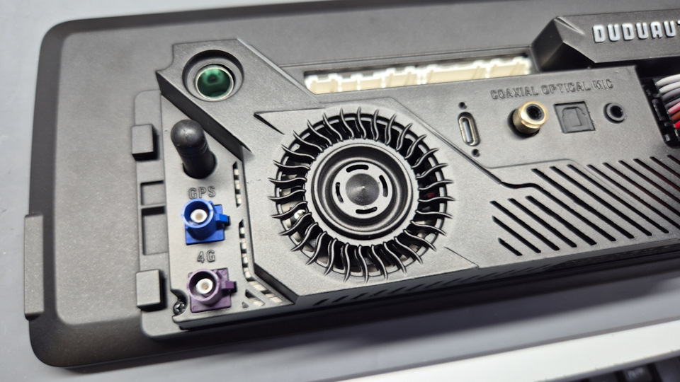 наличие охлаждения, плюс сам корпус металл, тоже плюс к охлаждению — Audi Q3 (1G)