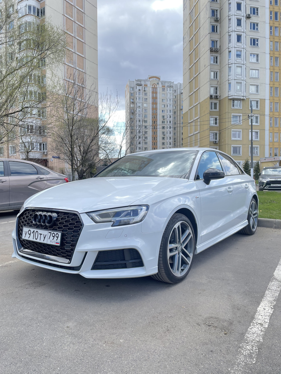 Решетка радиатора RS3 и номерные рамки RCS — Audi A3 Sedan (8V), 1,4 л,  2019 года | стайлинг | DRIVE2