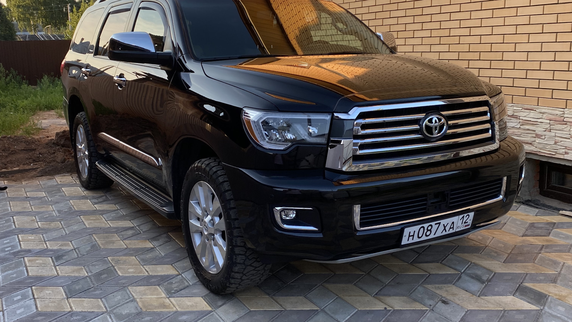 Toyota Sequoia (2G) 5.7 бензиновый 2013 | Депутат на DRIVE2