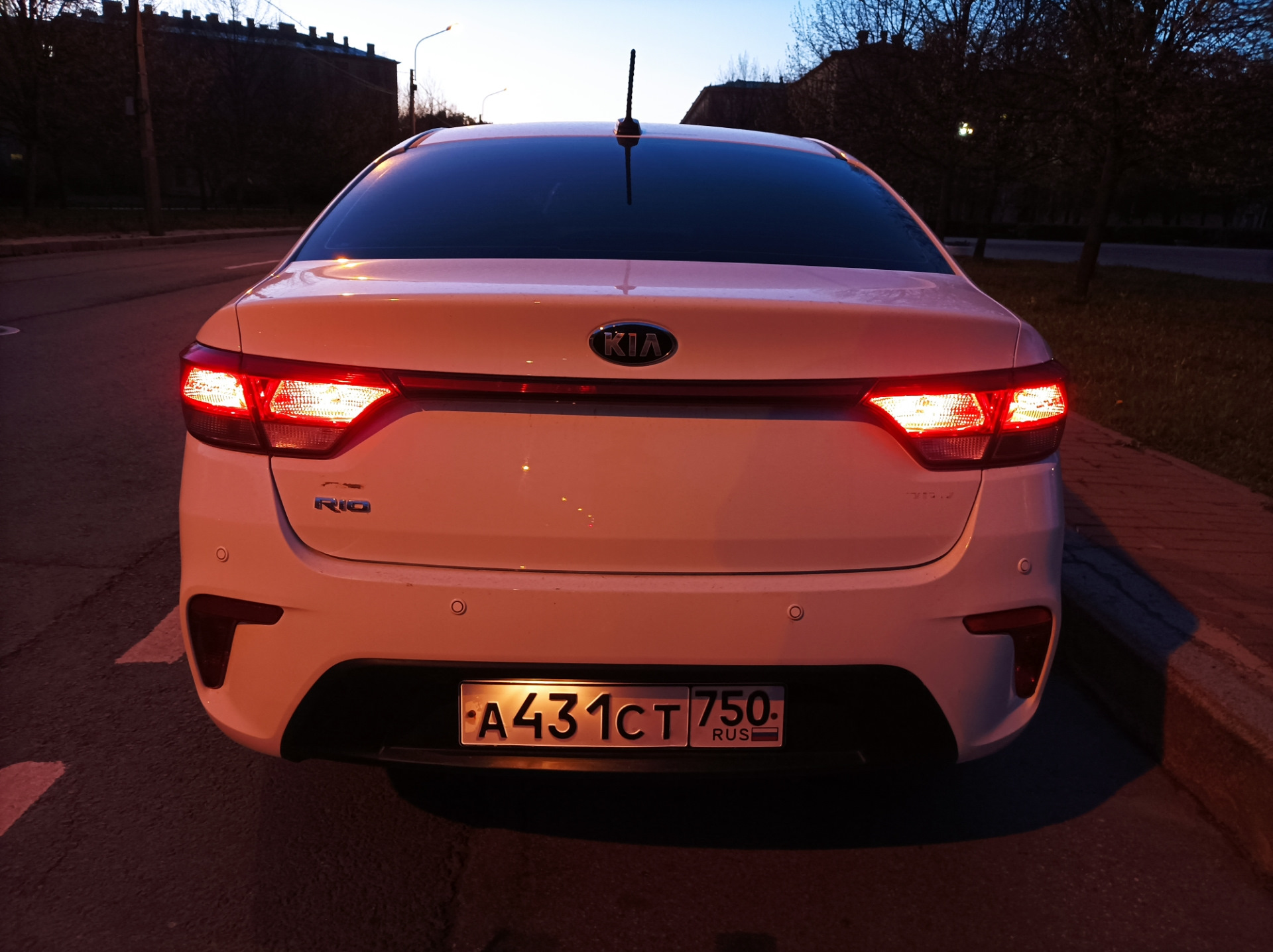 Задние ПТФ, габарит и стоп сигнал — KIA Rio (4G), 1,6 л, 2018 года ...