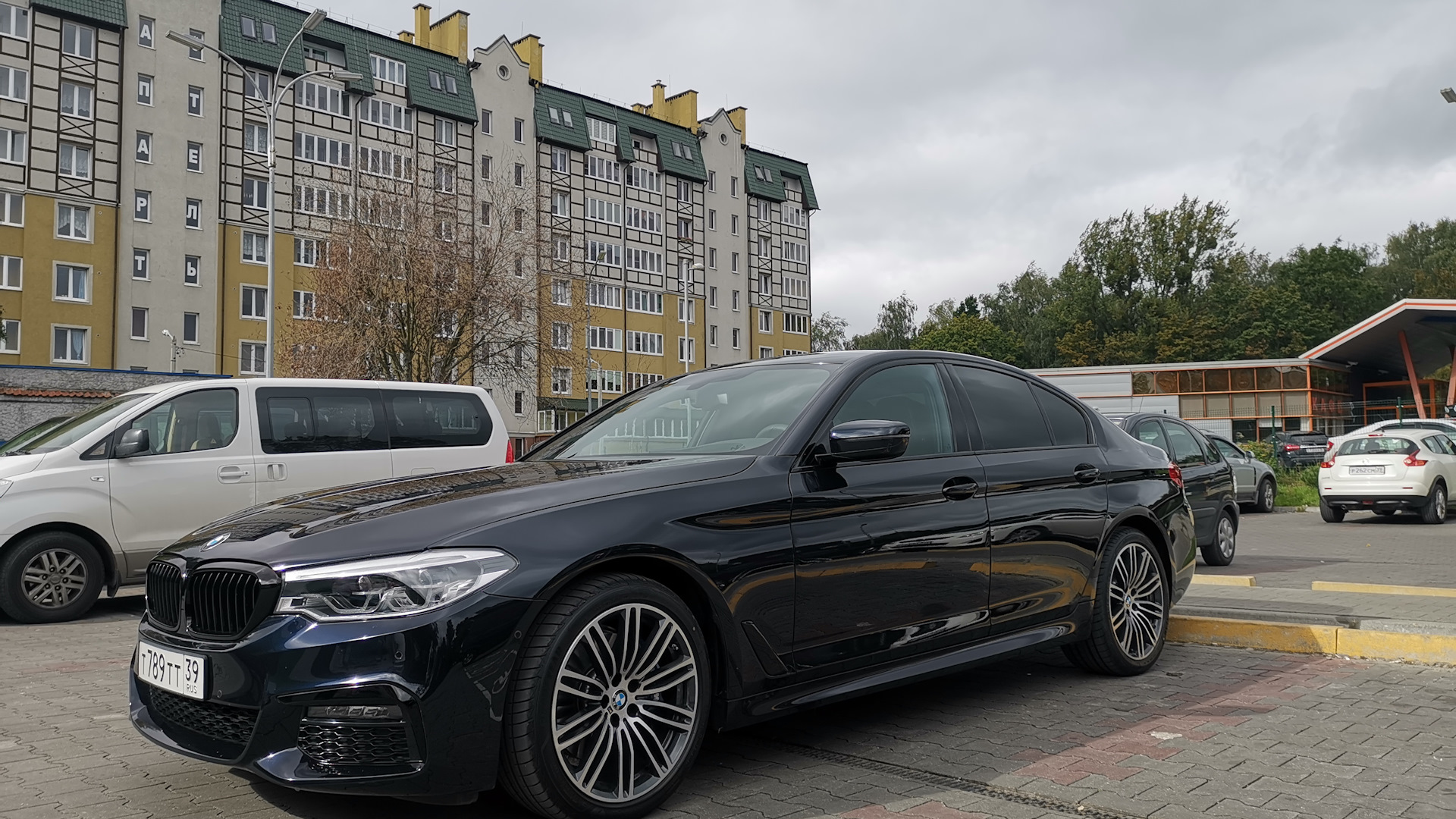 Цвет карбон шварц. Карбон Шварц металлик БМВ. Carbon Black BMW 416. BMW f10 Carbon Schwarz.