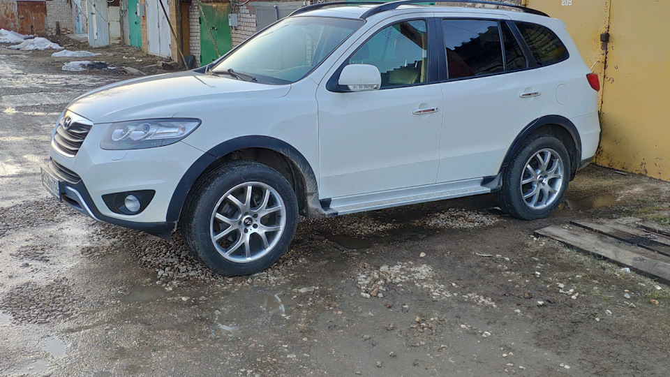 Hyundai Santa Fe Иноходец белой масти