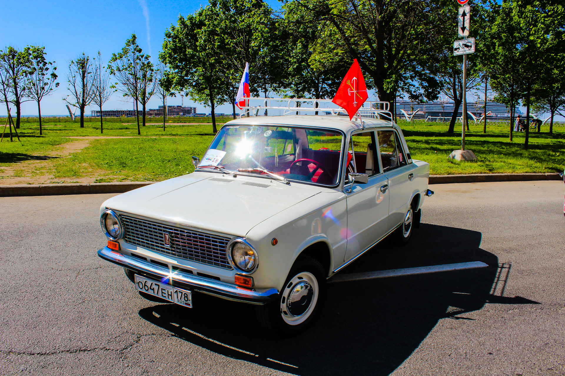 IV Петербургский парАД ретротранспорта Part 1 — Lada 21013, 1,2 л, 1986  года | встреча | DRIVE2