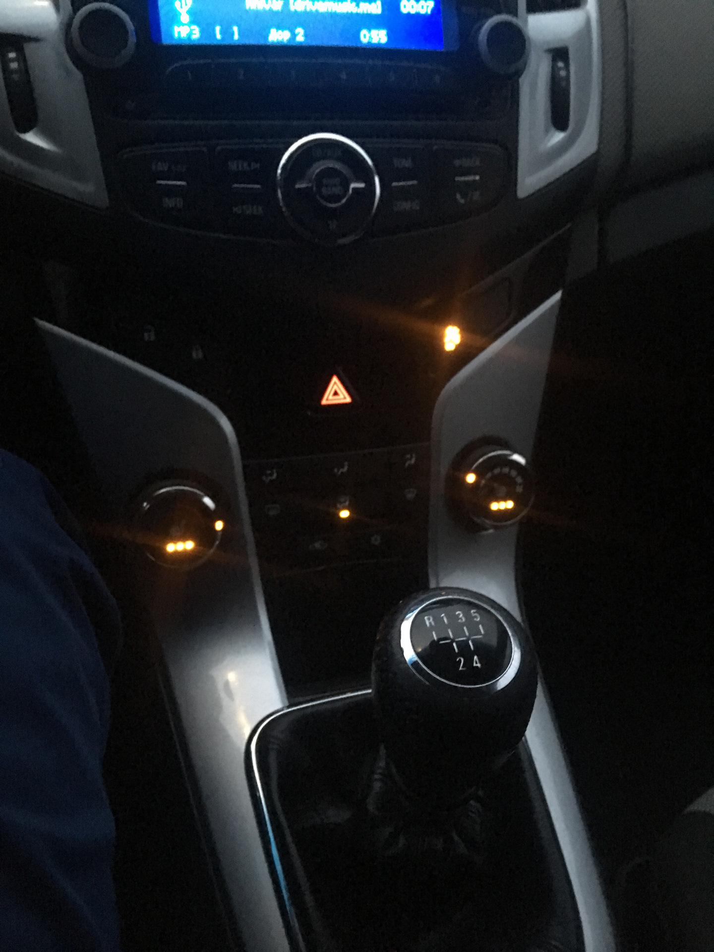 Обогрев зеркал Шевроле Круз: как включить (много фото) - avtozahod.ru