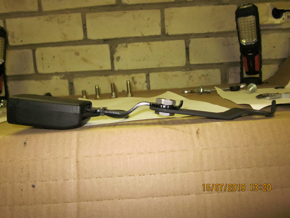 Предварительная сборка удлинителя со стоковым замком — Lada Vesta SW (1G)